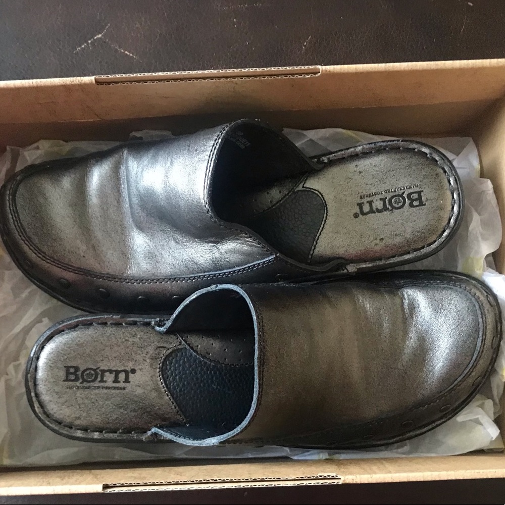 Women’s Marley Silver Gun metal BORN shoes size 8 M